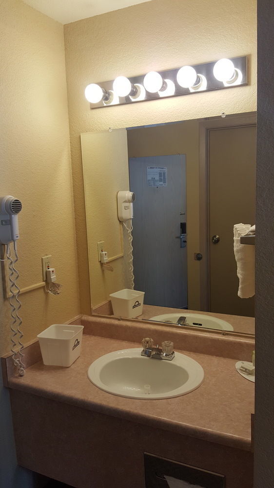 Americas Value Hotel Lynnwood